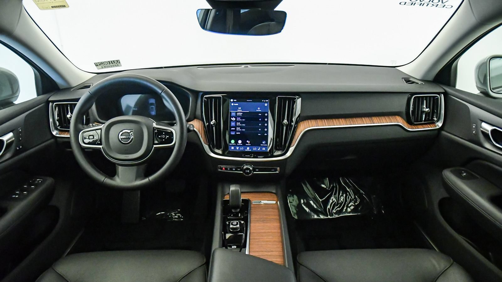 Certified 2025 Volvo V60 B5 Cross Country Plus AWD/4WD image 15