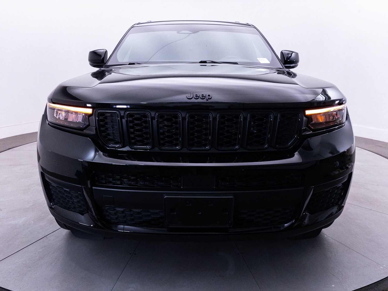 Used 2024 Jeep Grand Cherokee L Altitude RWD image 13