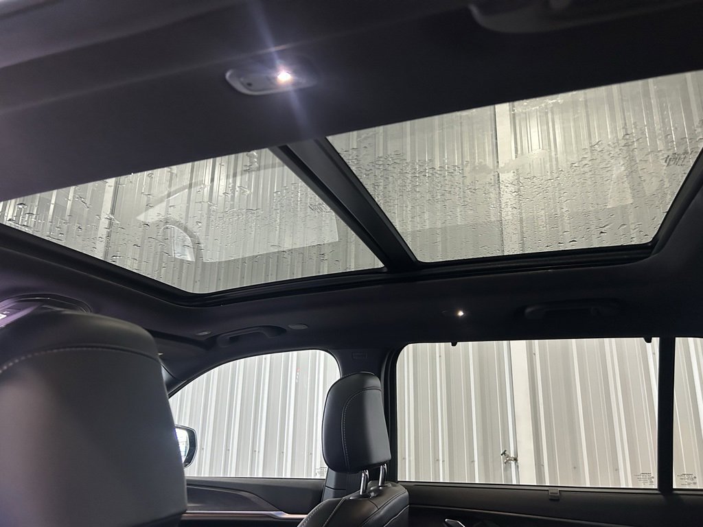 New 2025 Jeep Grand Cherokee L Limited w/ Luxury Tech Group II image 13