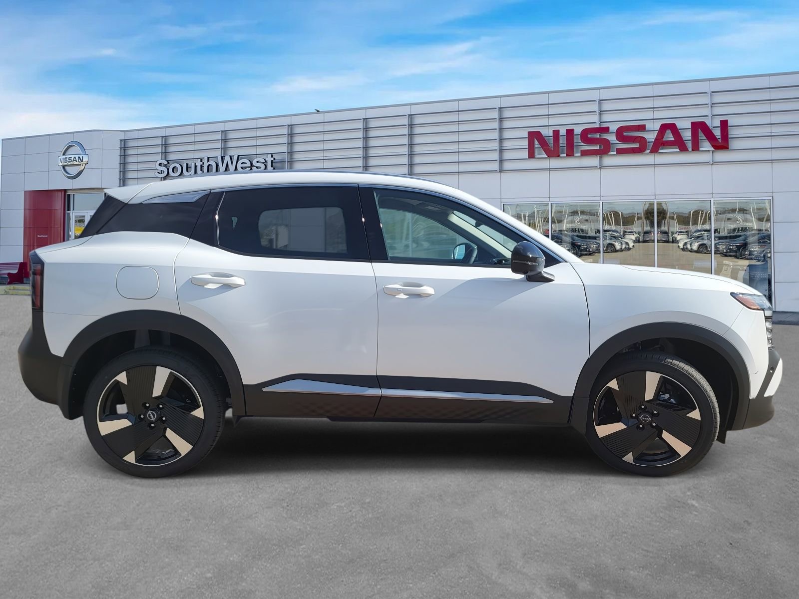 New 2026 Nissan Kicks SR FWD image 5