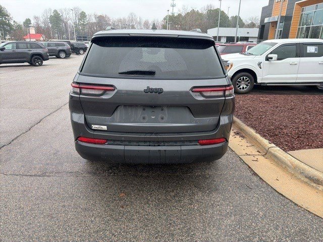 Used 2023 Jeep Grand Cherokee L Laredo image 4