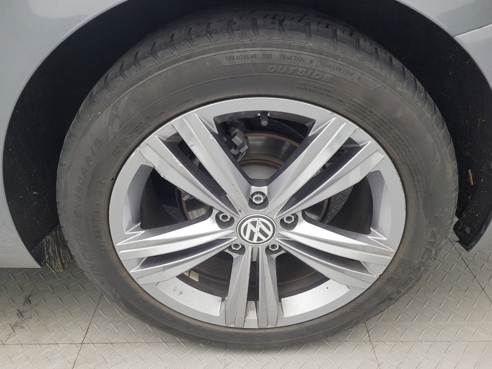 Used 2020 Volkswagen Jetta R-Line w/ R-Line Cold Weather Package FWD image 31