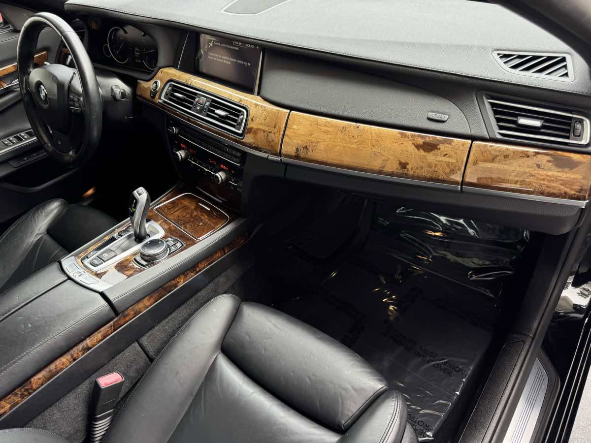 Used 2014 BMW 750Li RWD image 23