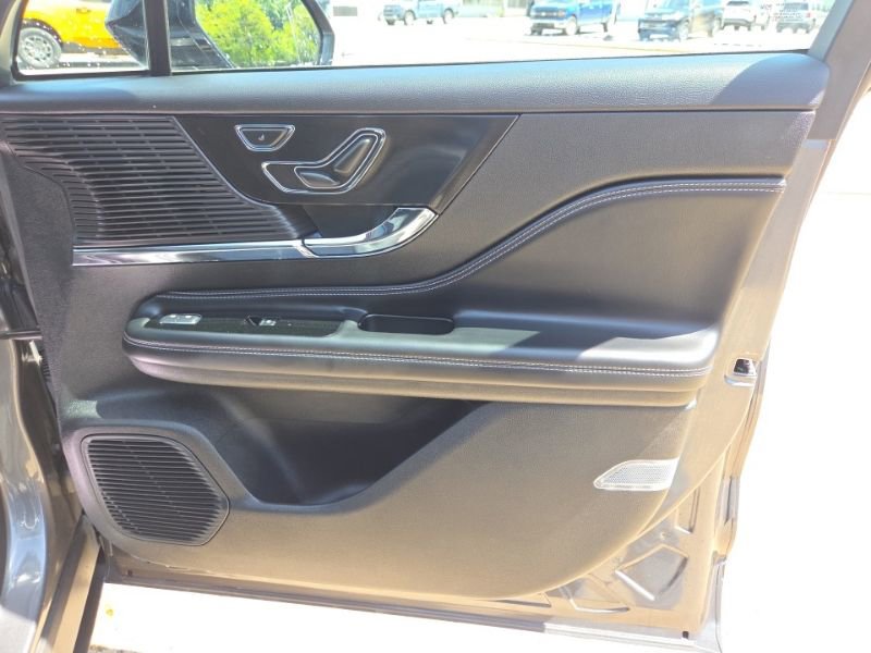 Used 2022 Lincoln Corsair AWD w/ Premium Package image 14