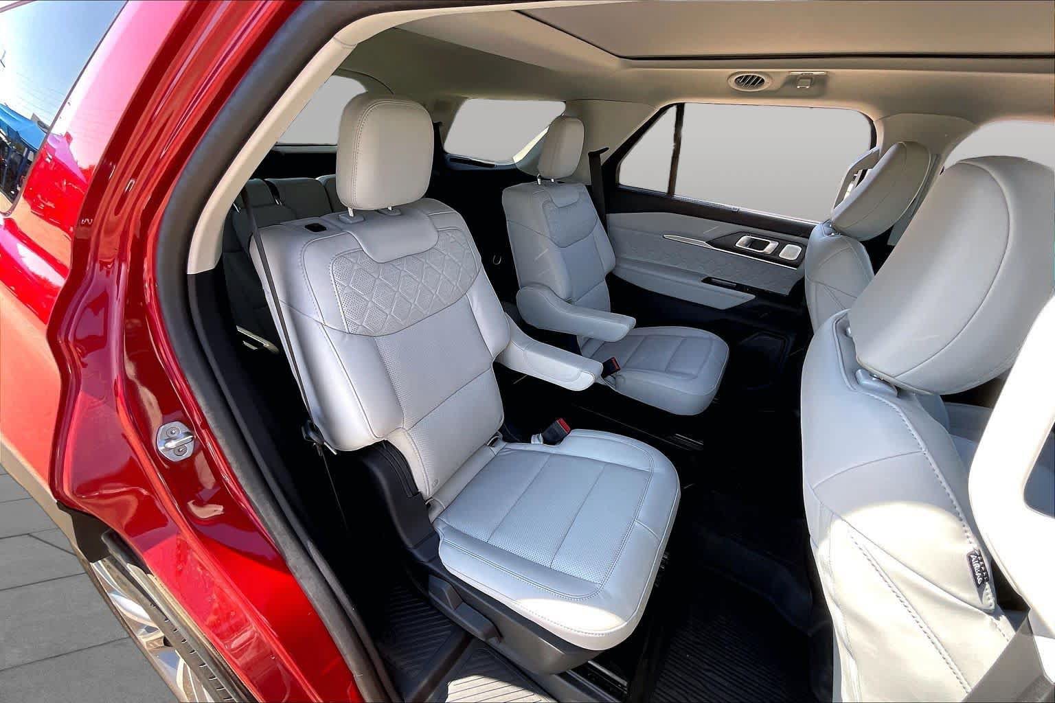 Used 2025 Ford Explorer Platinum w/ Ultimate Package AWD/4WD image 20