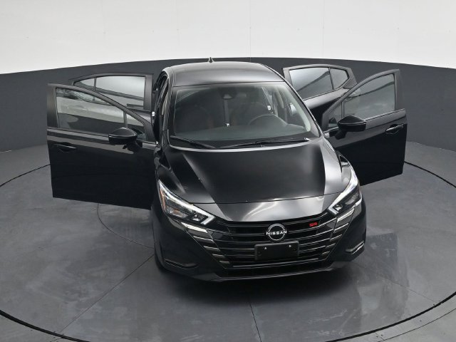 Used 2024 Nissan Versa SR FWD image 40