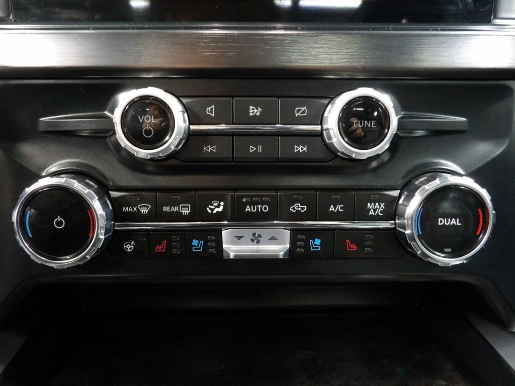 Used 2024 Ford F350 Lariat w/ Lariat Ultimate Package AWD/4WD image 57