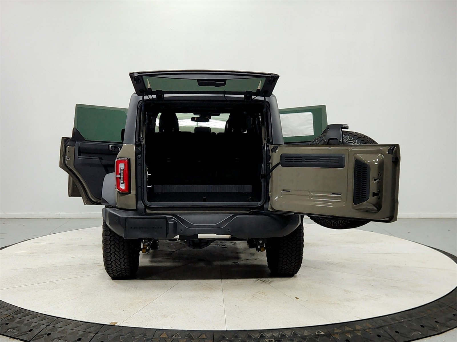 New 2025 Ford Bronco Outer Banks w/ Sasquatch Package image 14