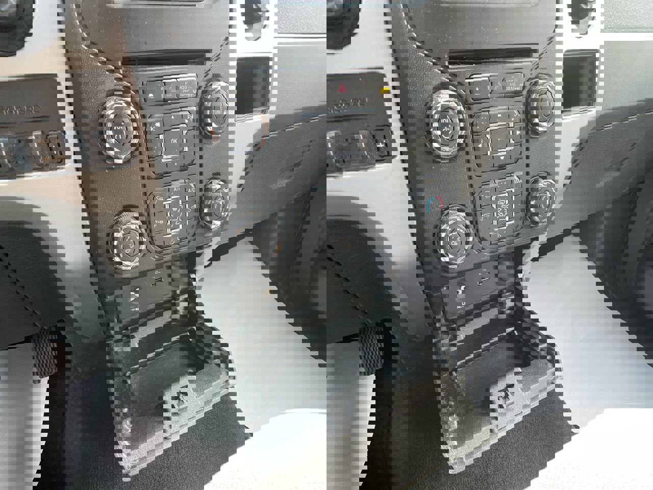 Used 2013 Ford F150 XLT w/ Luxury Equipment Group image 19