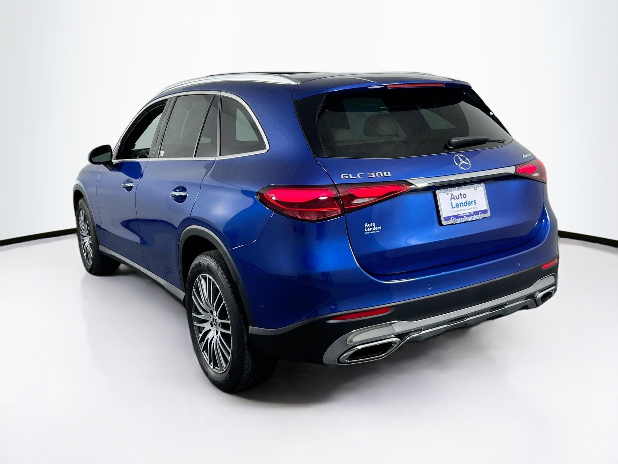 Used 2025 Mercedes-Benz GLC 300 4MATIC image 7