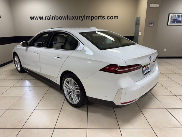Used 2024 BMW 530i w/ Convenience Package image 4