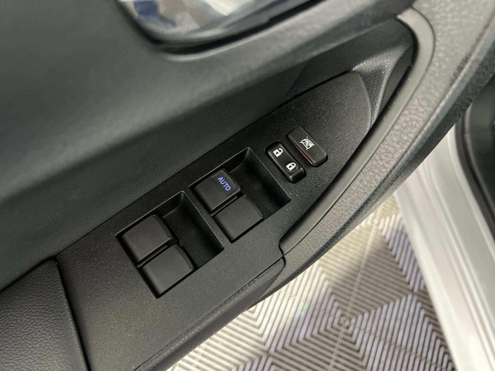 Used 2015 Toyota Corolla S image 13