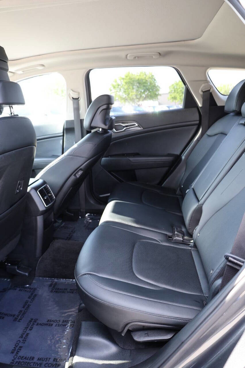 Used 2025 Kia Sportage EX w/ Premium Package FWD image 17