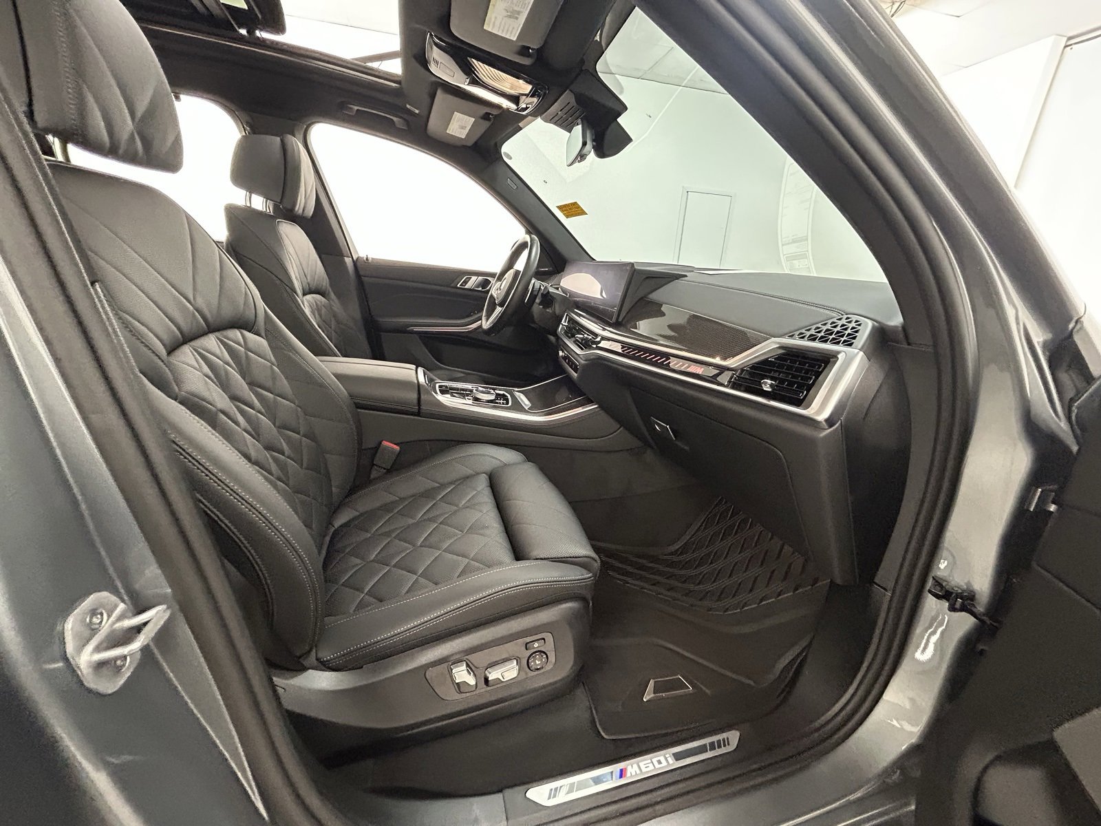 Used 2025 BMW X5 M60i image 41