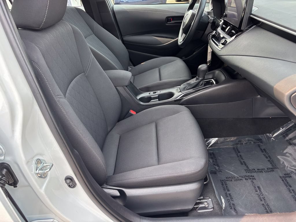 Used 2025 Toyota Corolla LE FWD image 31