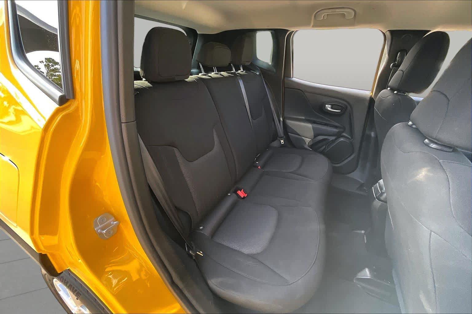 Used 2023 Jeep Renegade Latitude AWD/4WD image 19
