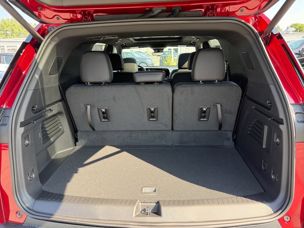 New 2026 Chevrolet Traverse LT w/ Sun and Wheel Package FWD image 28