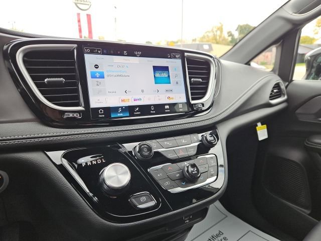 New 2026 Chrysler Pacifica Select FWD image 43