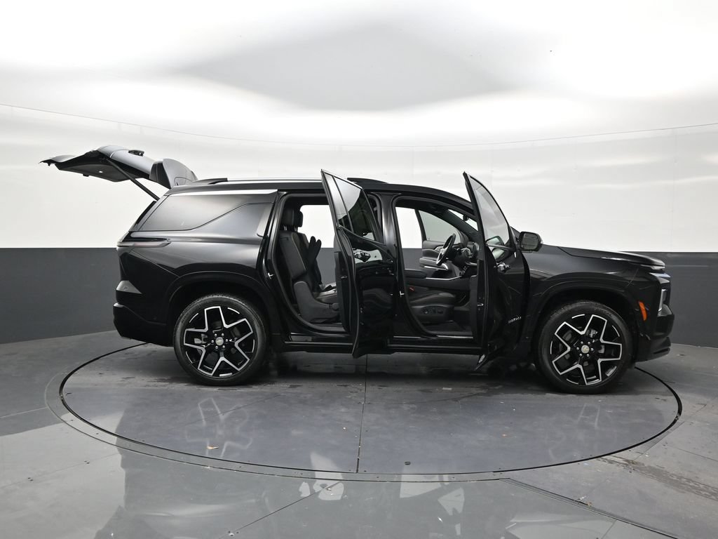 Used 2025 Chevrolet Traverse High Country FWD image 29