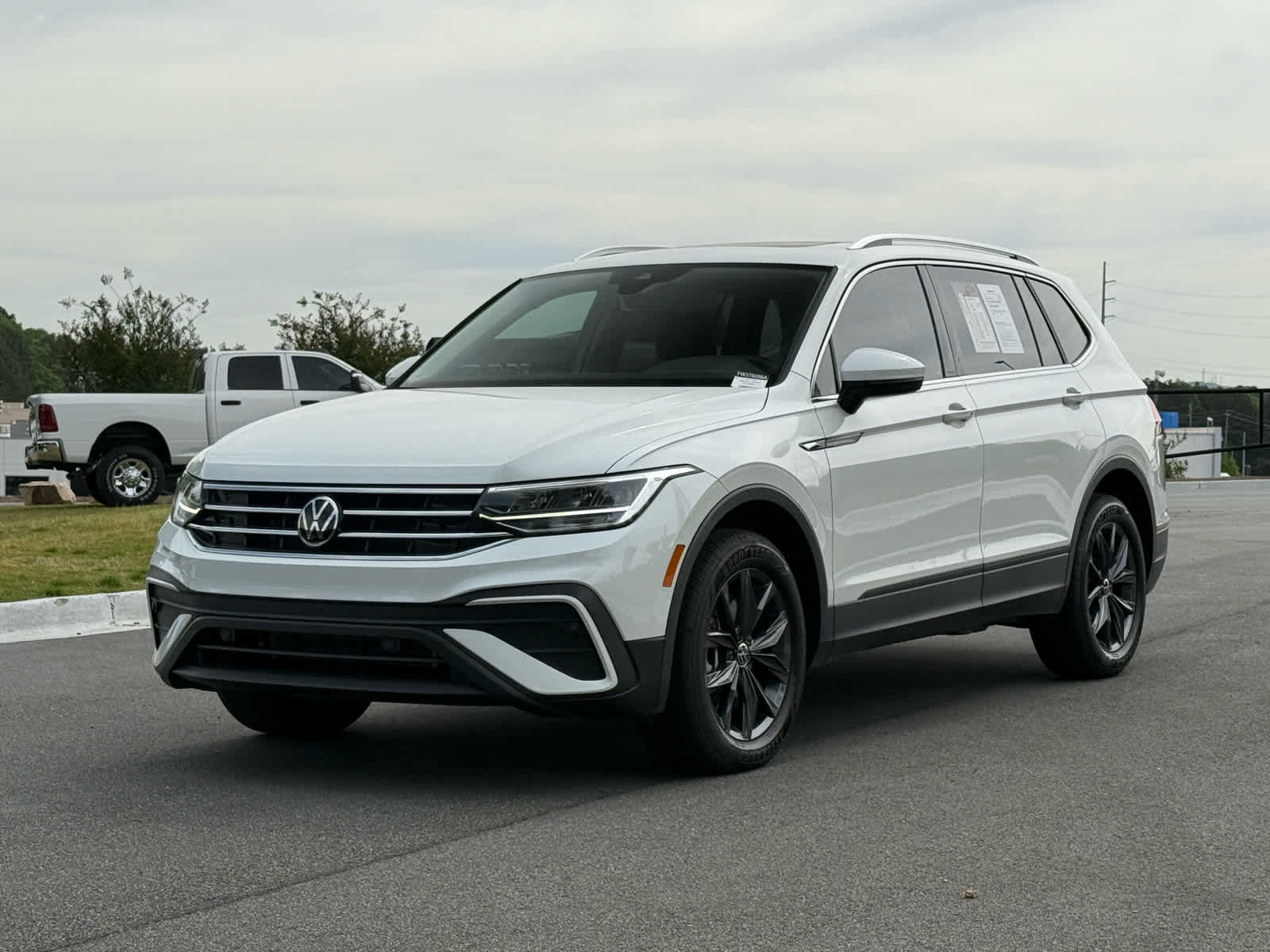Used 2023 Volkswagen Tiguan SE