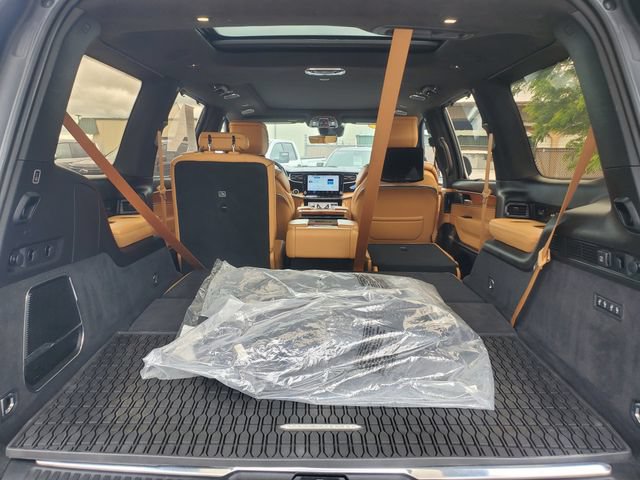 Used 2022 Jeep Grand Wagoneer Series III w/ Rear Seat Video Group 1 AWD/4WD image 33