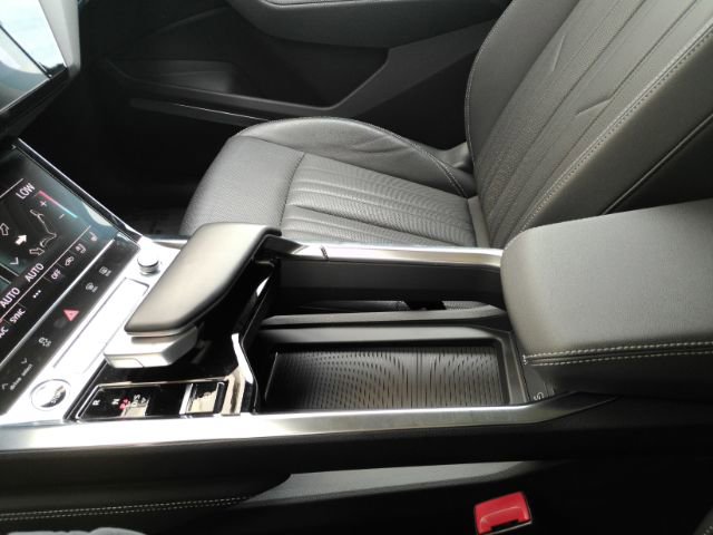 Used 2022 Audi e-tron Premium Plus AWD/4WD image 45