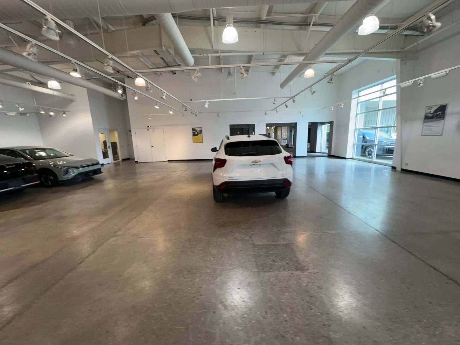 Used 2025 Chevrolet Trax LT FWD image 16