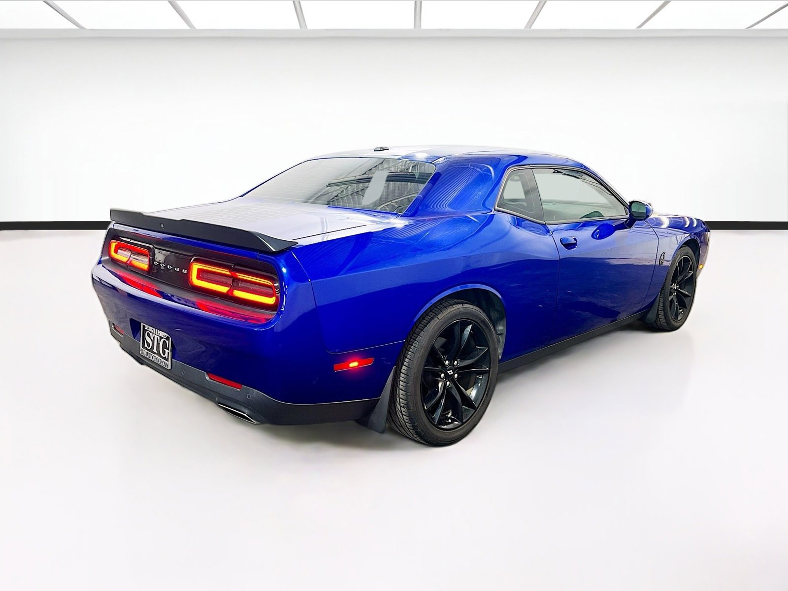 Used 2018 Dodge Challenger SXT w/ Blacktop Package image 4