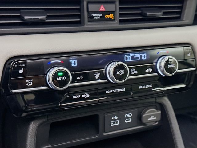 Used 2025 Honda Pilot Touring image 16