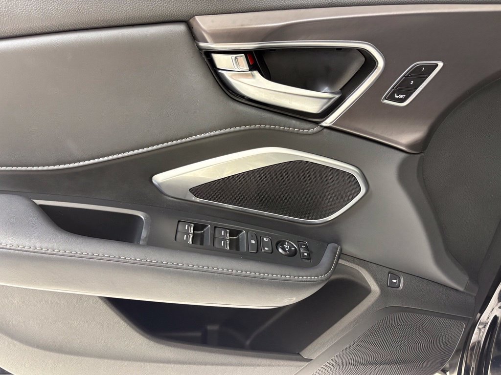Used 2025 Acura RDX SH-AWD image 17