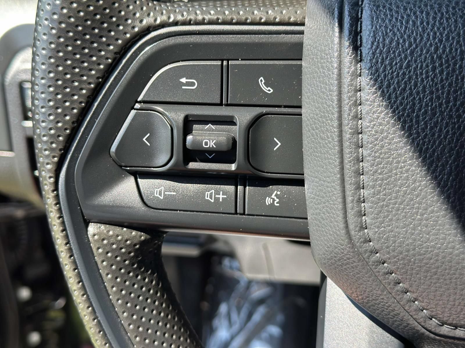 Used 2025 Toyota Tacoma SR w/ SR Upgrade Package RWD image 16