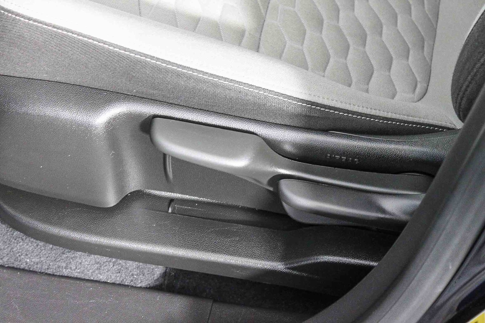 Used 2021 Chevrolet Equinox LS image 21