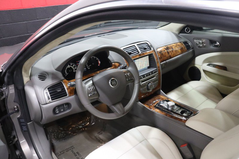 Used 2010 Jaguar XK Coupe RWD image 35