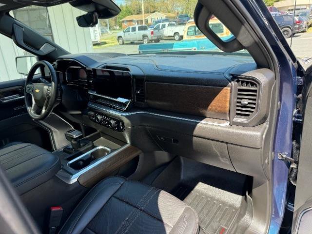 Used 2023 Chevrolet Silverado 1500 High Country w/ High Country Premium Package AWD/4WD image 7