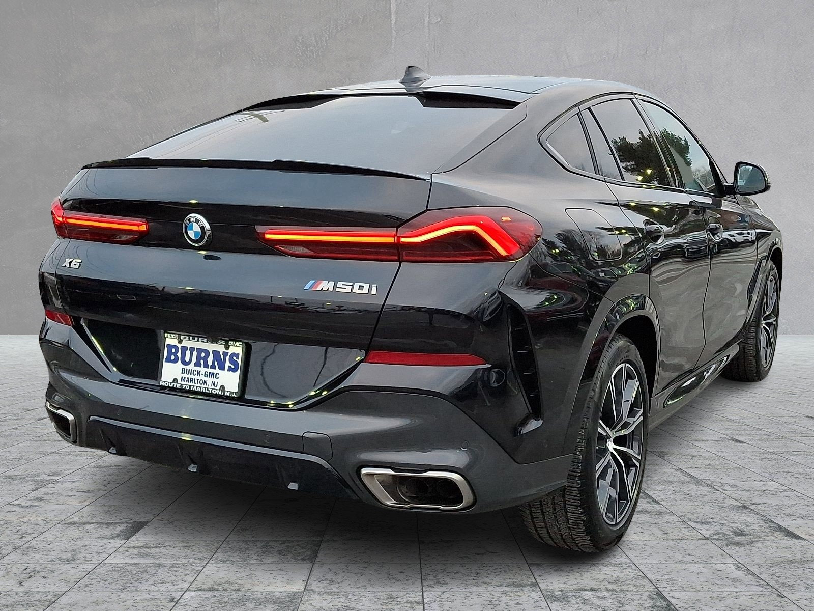 Used 2023 BMW X6 M50i w/ Executive Package image 11
