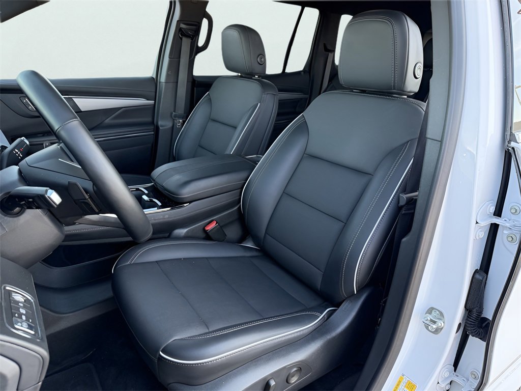 Used 2025 Buick Enclave Preferred image 13