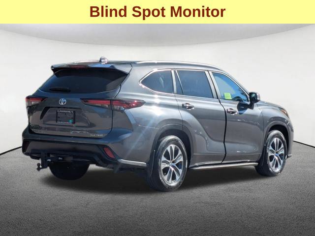 Used 2024 Toyota Highlander XLE AWD/4WD image 5