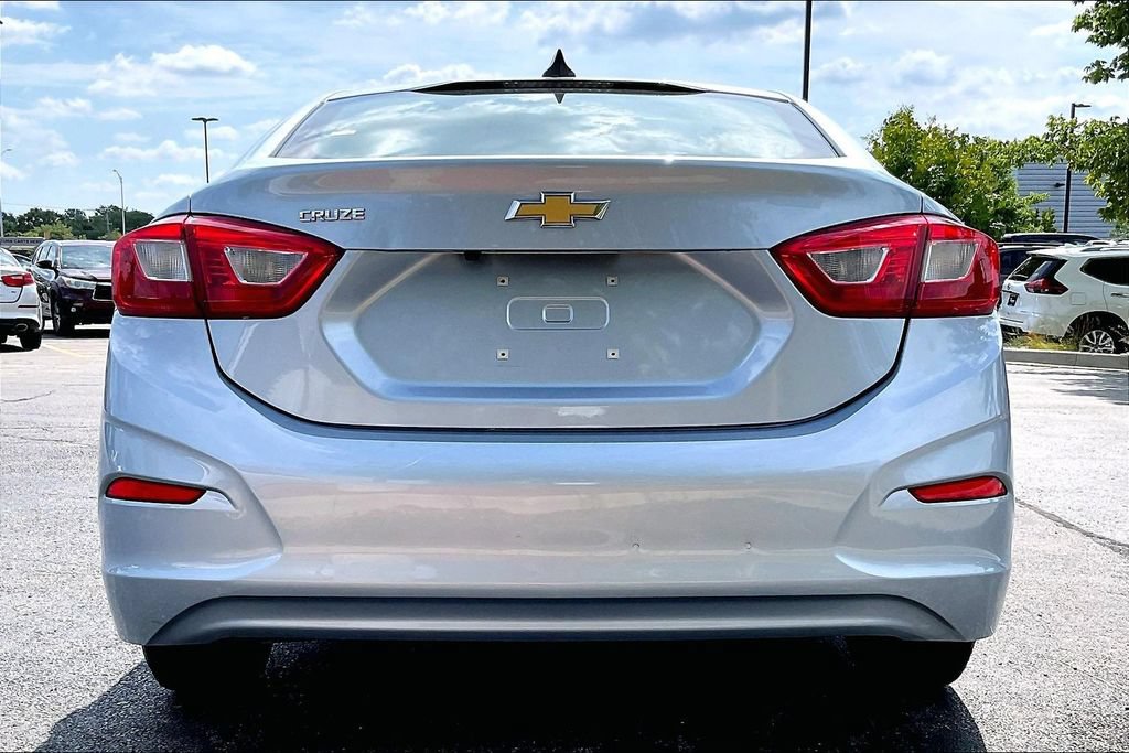 Used 2017 Chevrolet Cruze LS FWD image 3
