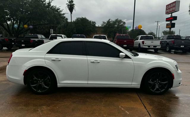 Used 2022 Chrysler 300 S RWD image 5