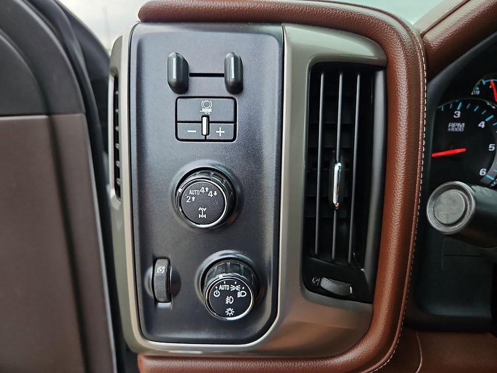 Used 2017 Chevrolet Silverado 1500 High Country image 25