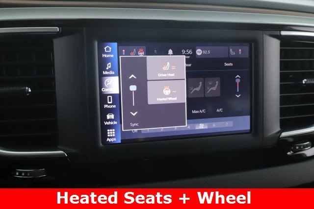 Used 2024 Chrysler Voyager LX image 4