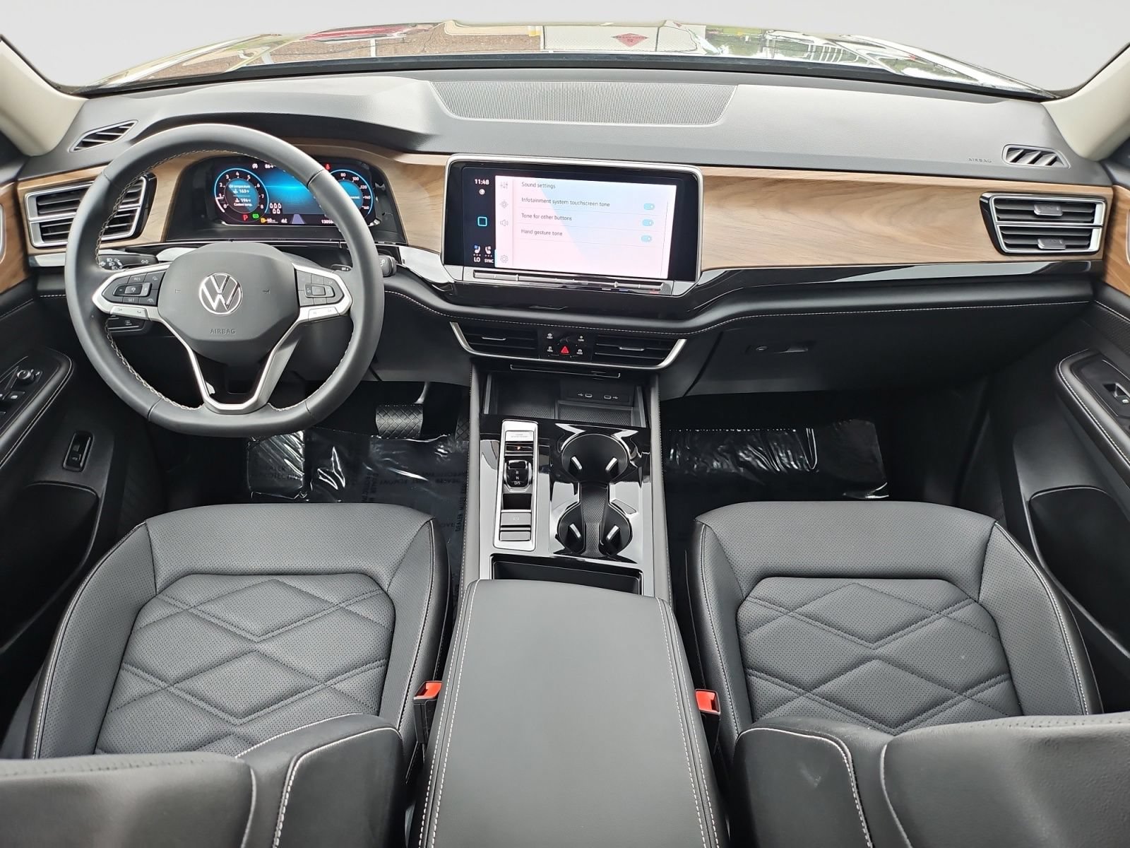 Used 2024 Volkswagen Atlas SE AWD/4WD image 14