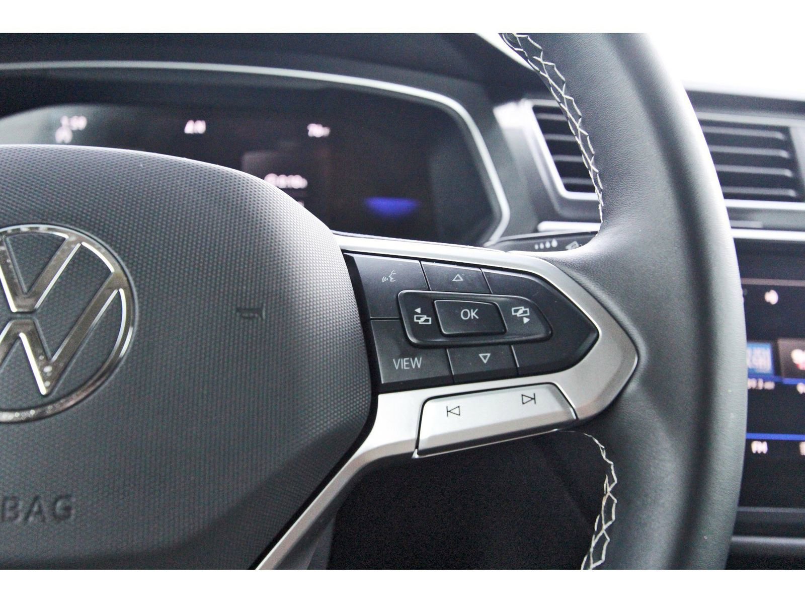 Used 2024 Volkswagen Tiguan SE w/ MDO Package, Three-Row image 24