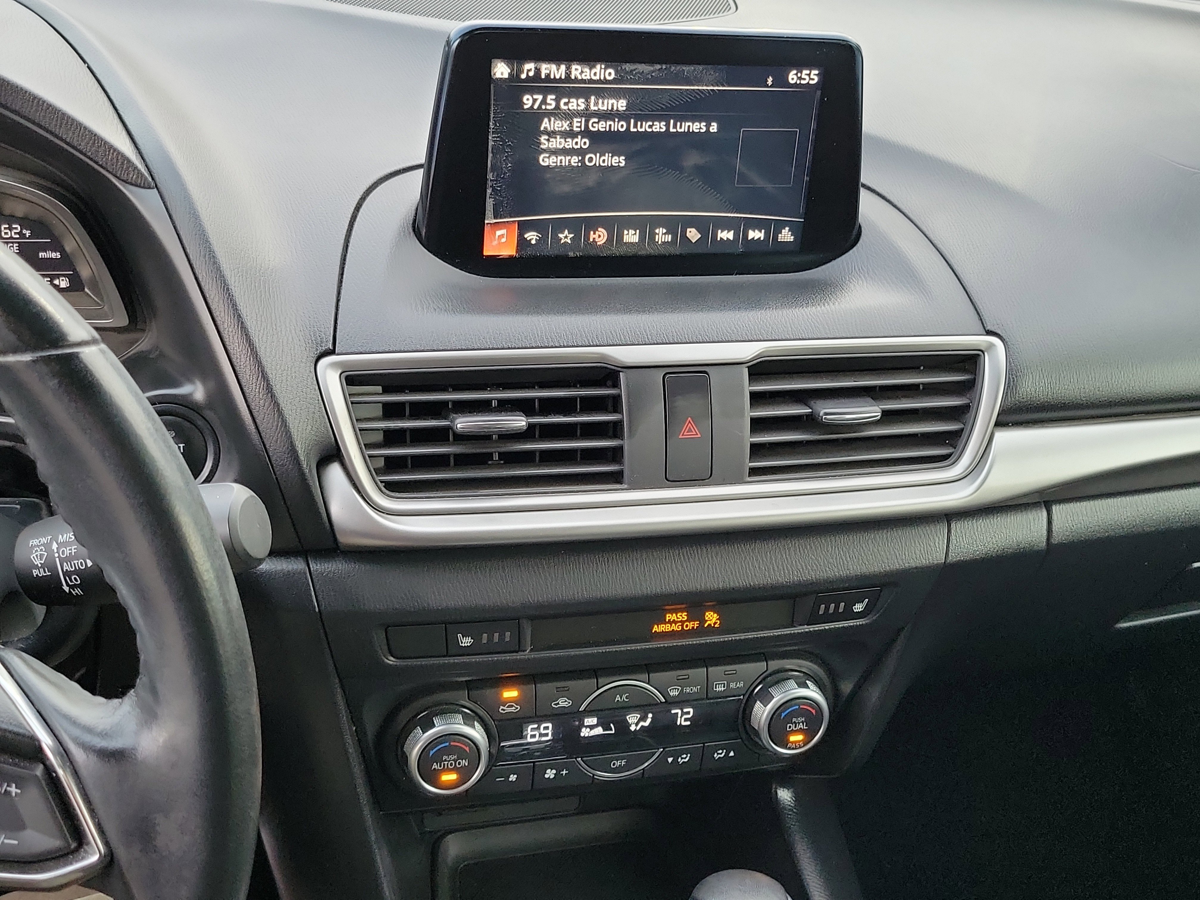 Used 2018 MAZDA MAZDA3 Touring image 15