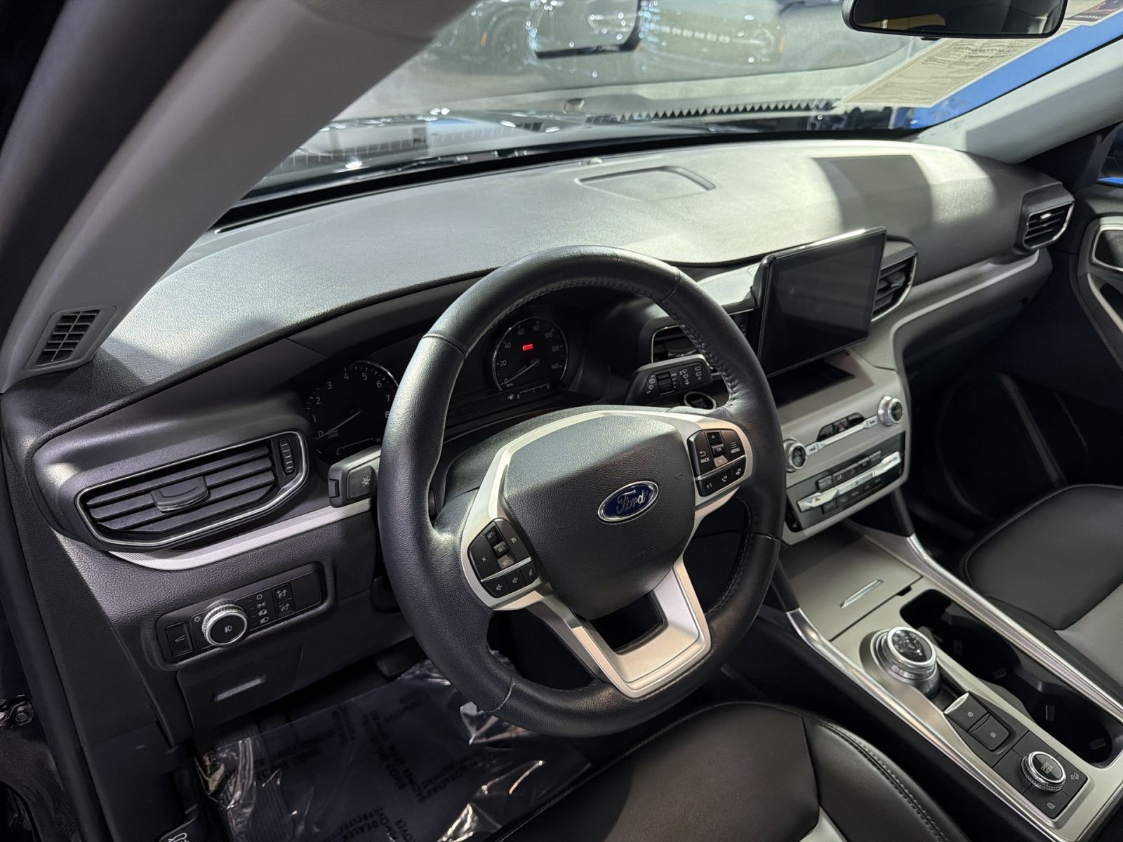 Used 2023 Ford Explorer XLT w/ Equipment Group 202A AWD/4WD image 21