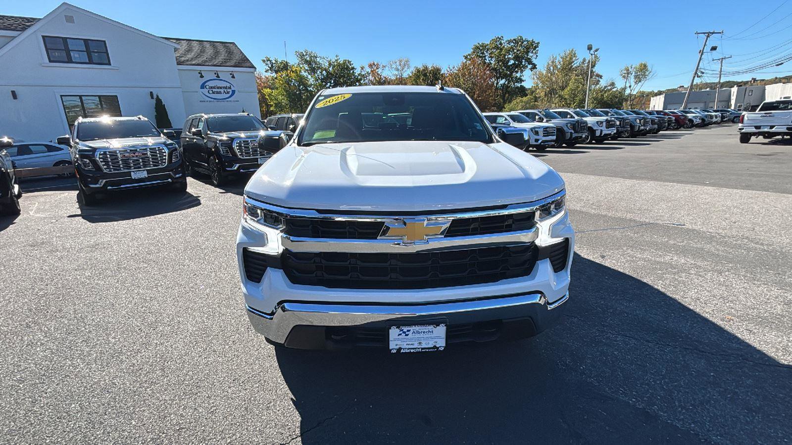 Used 2025 Chevrolet Silverado 1500 LT image 2