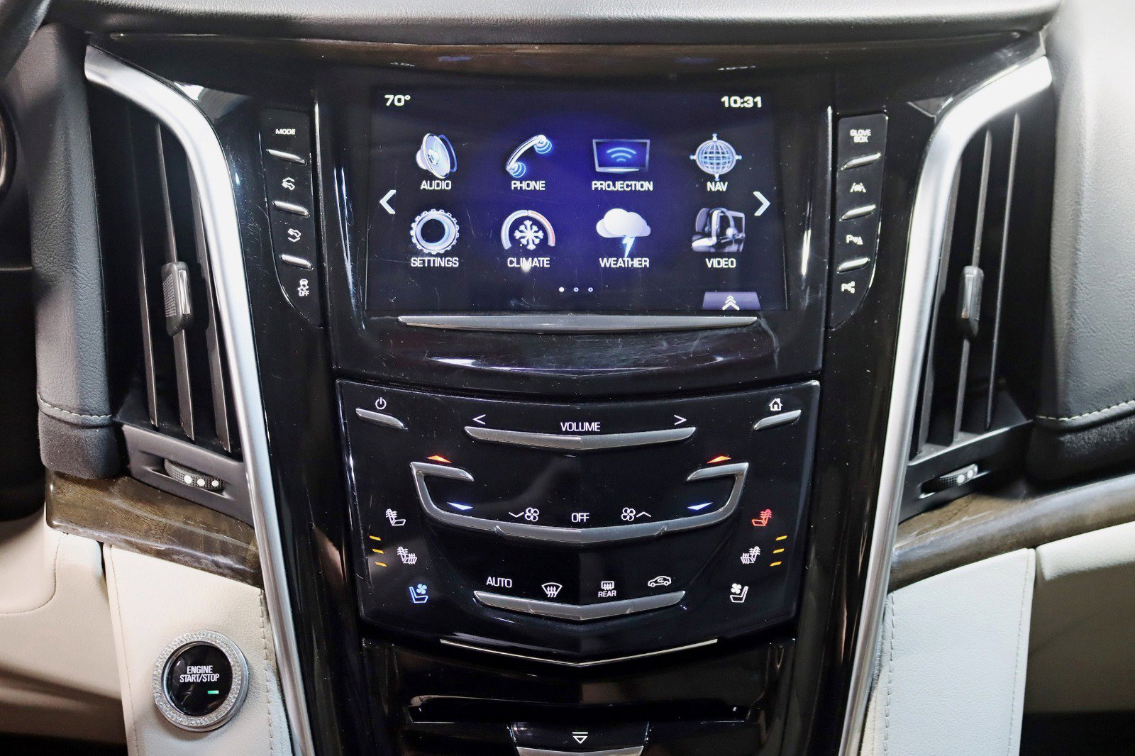 Used 2020 Cadillac Escalade Luxury AWD/4WD image 19