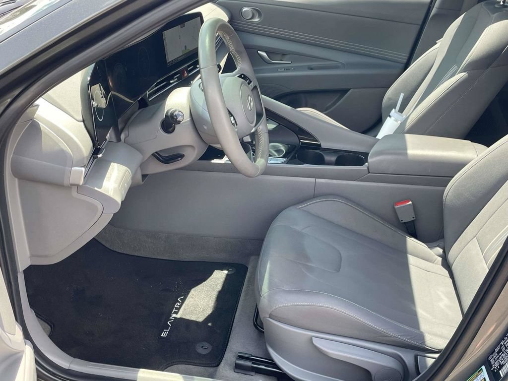 Used 2025 Hyundai Elantra SEL FWD image 11