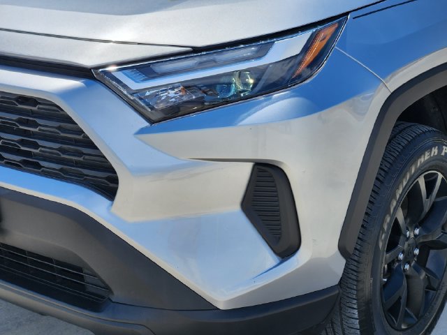 Used 2024 Toyota RAV4 LE FWD image 9