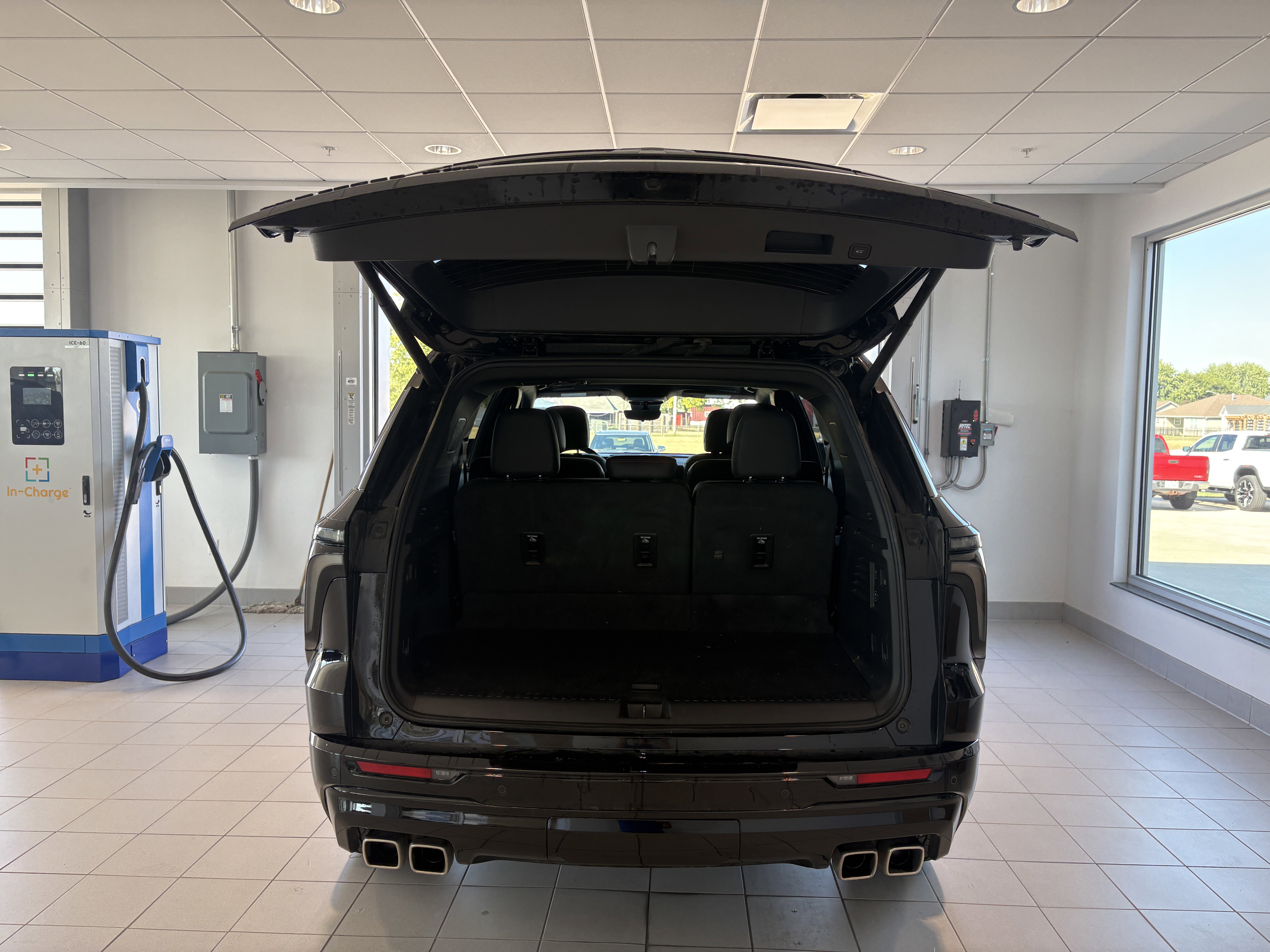 Used 2025 Chevrolet Traverse RS w/ LPO, Floor Liner Package image 5